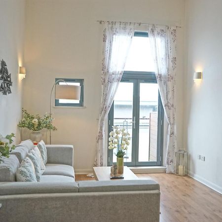 Soak Up The Light At A Soothing, Stylish Apartment In Swansea Marina 外观 照片