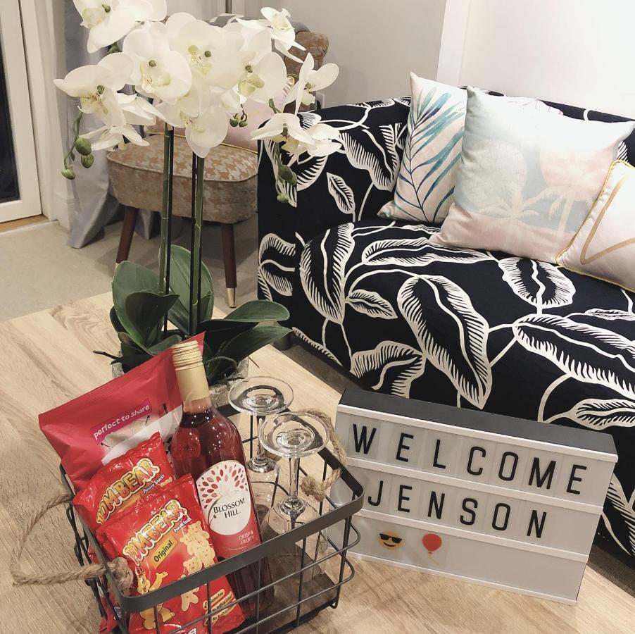 Soak Up The Light At A Soothing, Stylish Apartment In Swansea Marina 外观 照片