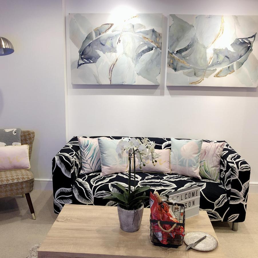 Soak Up The Light At A Soothing, Stylish Apartment In Swansea Marina 外观 照片