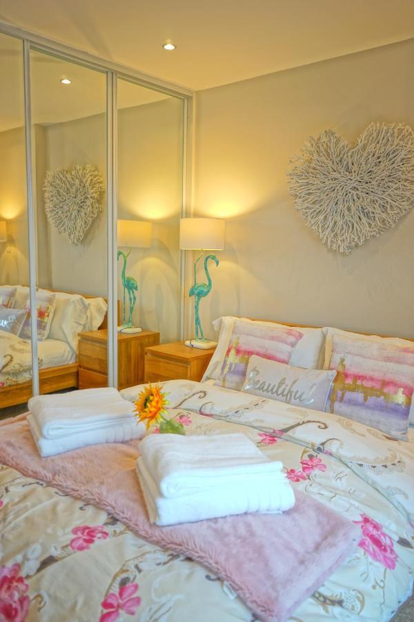 Soak Up The Light At A Soothing, Stylish Apartment In Swansea Marina 外观 照片
