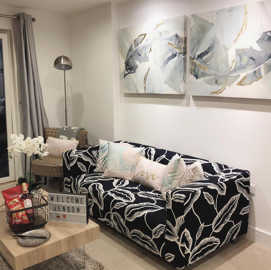 Soak Up The Light At A Soothing, Stylish Apartment In Swansea Marina 外观 照片