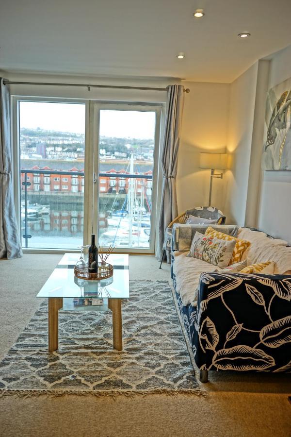 Soak Up The Light At A Soothing, Stylish Apartment In Swansea Marina 外观 照片