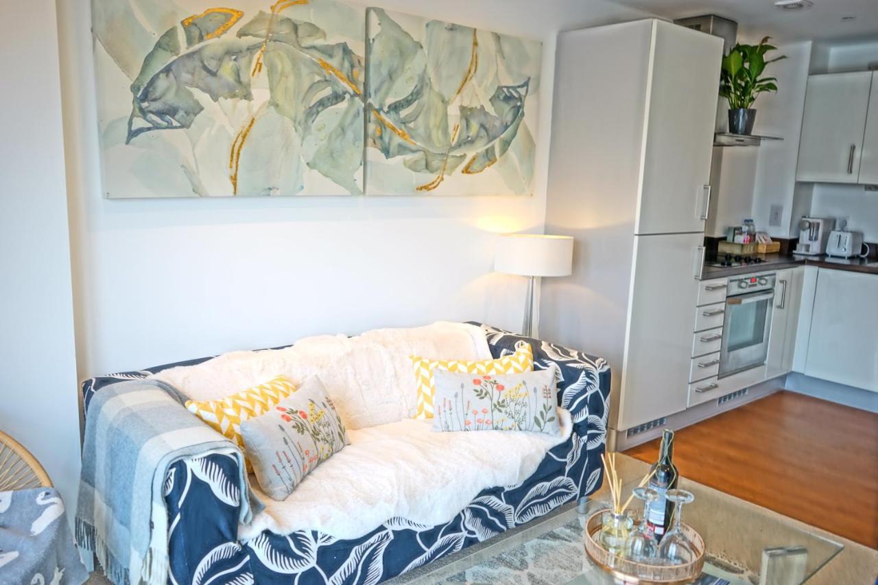 Soak Up The Light At A Soothing, Stylish Apartment In Swansea Marina 外观 照片