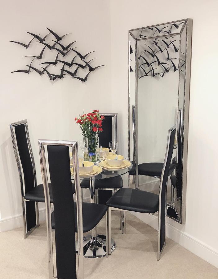 Soak Up The Light At A Soothing, Stylish Apartment In Swansea Marina 外观 照片
