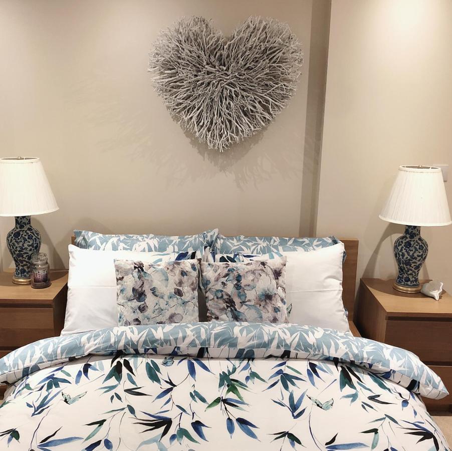 Soak Up The Light At A Soothing, Stylish Apartment In Swansea Marina 外观 照片