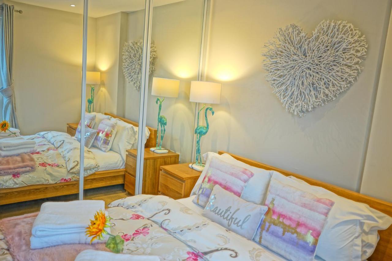 Soak Up The Light At A Soothing, Stylish Apartment In Swansea Marina 外观 照片