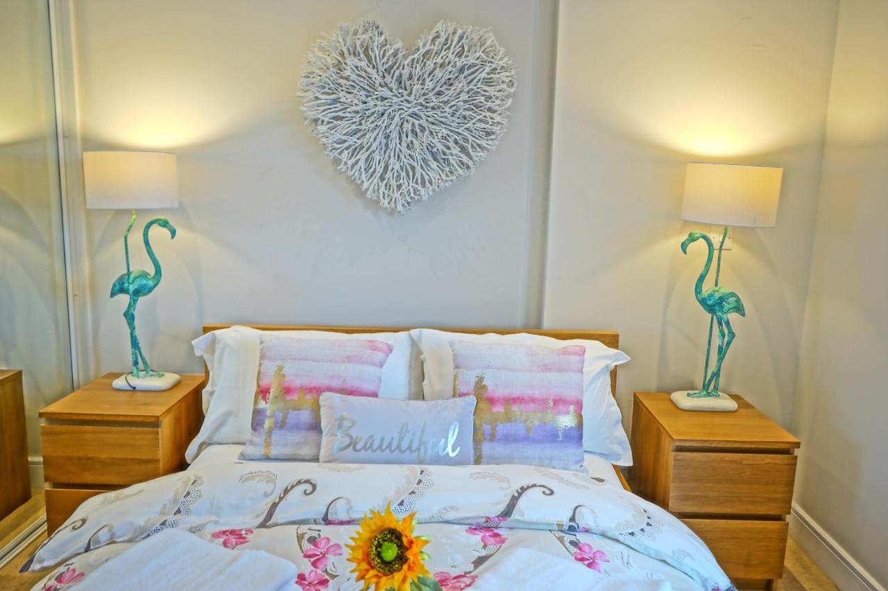 Soak Up The Light At A Soothing, Stylish Apartment In Swansea Marina 外观 照片