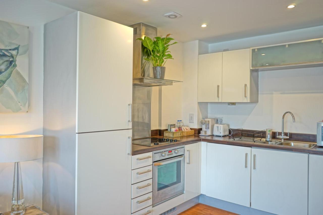 Soak Up The Light At A Soothing, Stylish Apartment In Swansea Marina 外观 照片