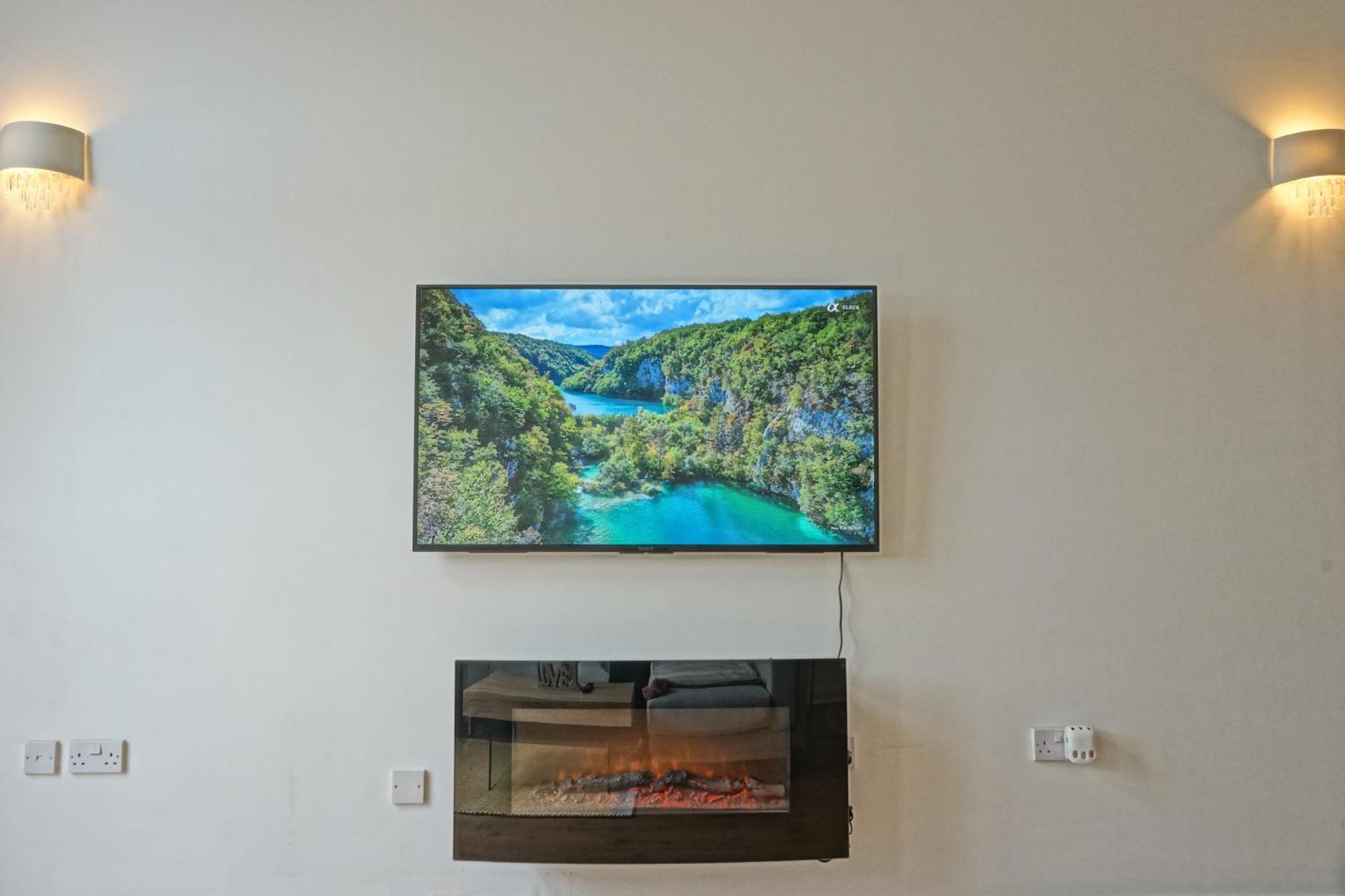 Soak Up The Light At A Soothing, Stylish Apartment In Swansea Marina 外观 照片