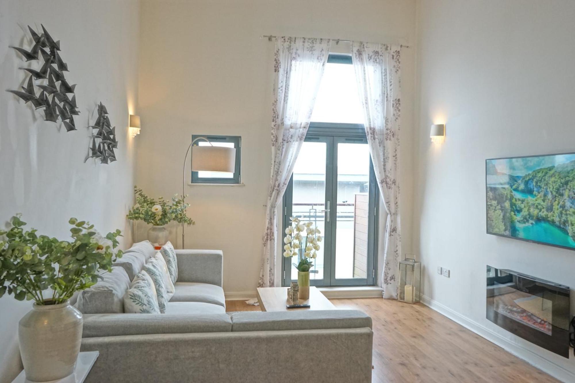 Soak Up The Light At A Soothing, Stylish Apartment In Swansea Marina 外观 照片