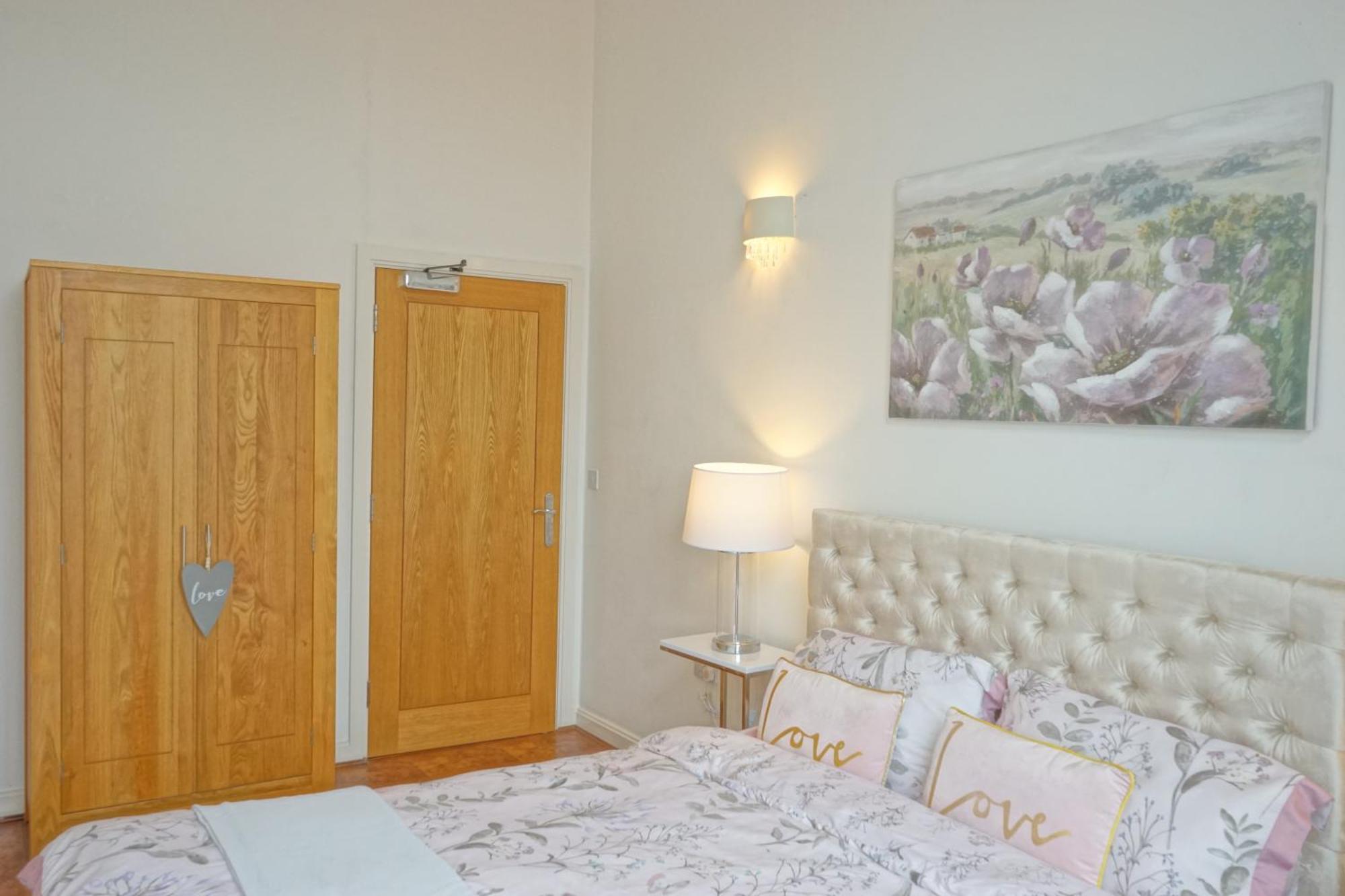 Soak Up The Light At A Soothing, Stylish Apartment In Swansea Marina 外观 照片
