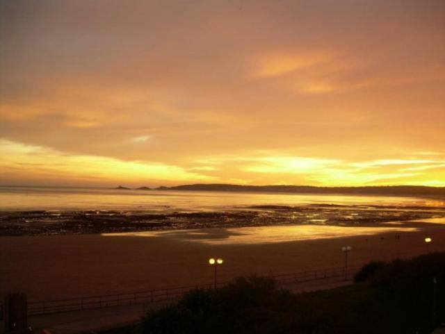 Soak Up The Light At A Soothing, Stylish Apartment In Swansea Marina 外观 照片