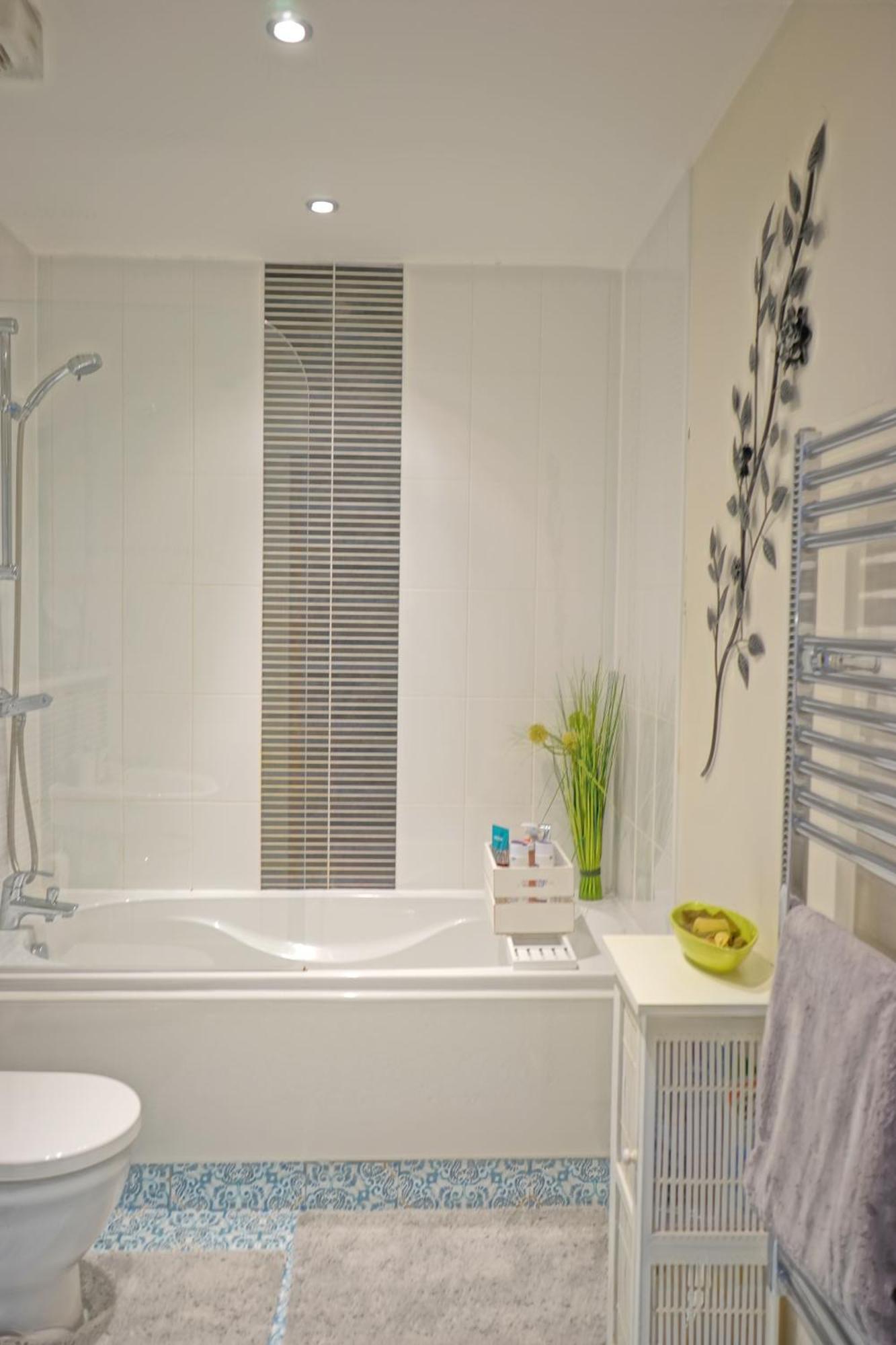 Soak Up The Light At A Soothing, Stylish Apartment In Swansea Marina 客房 照片